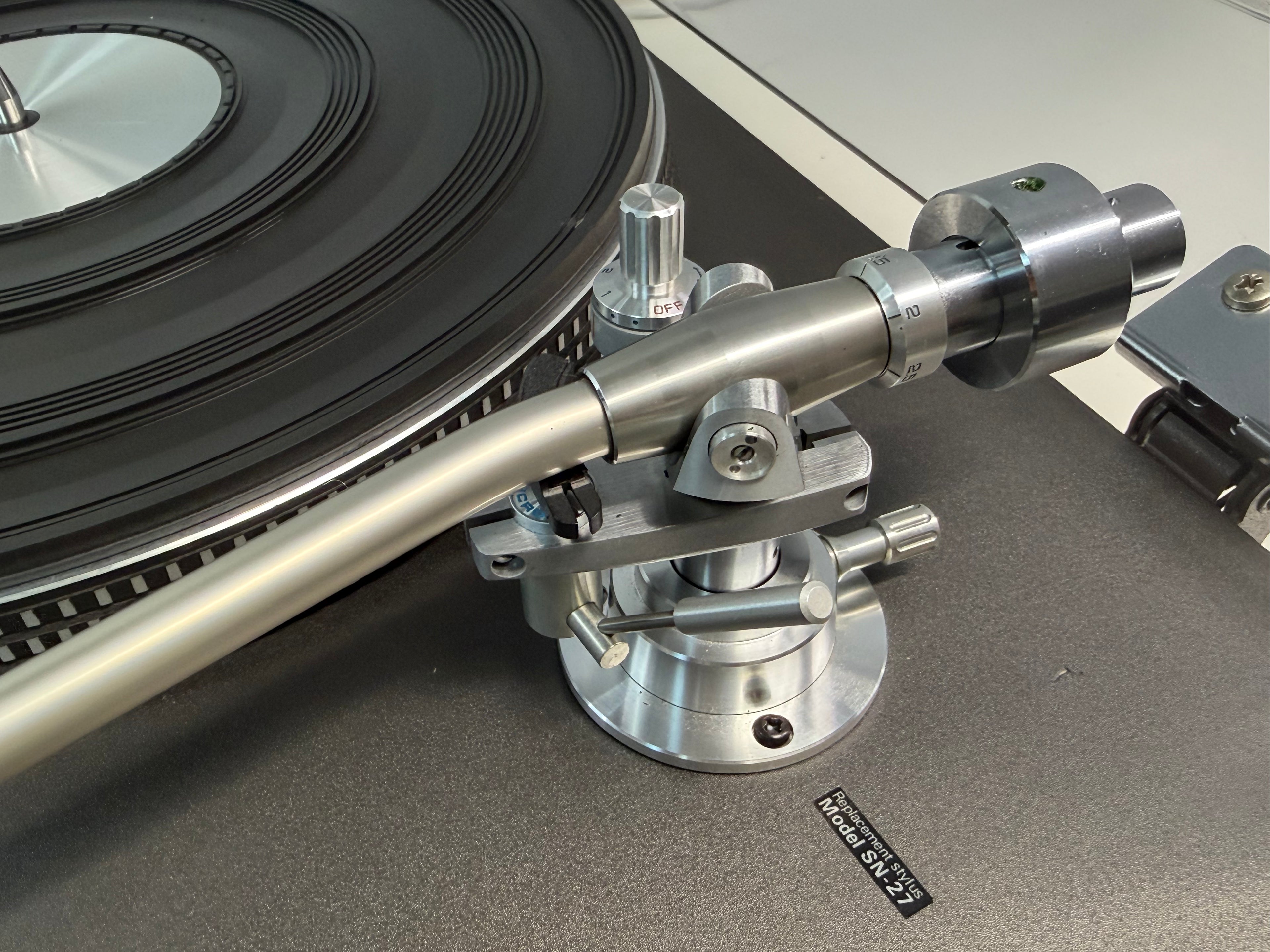 Sansui SR-525 turntable with Micro Seiki MA-202 tonearm – photo 16 of 20