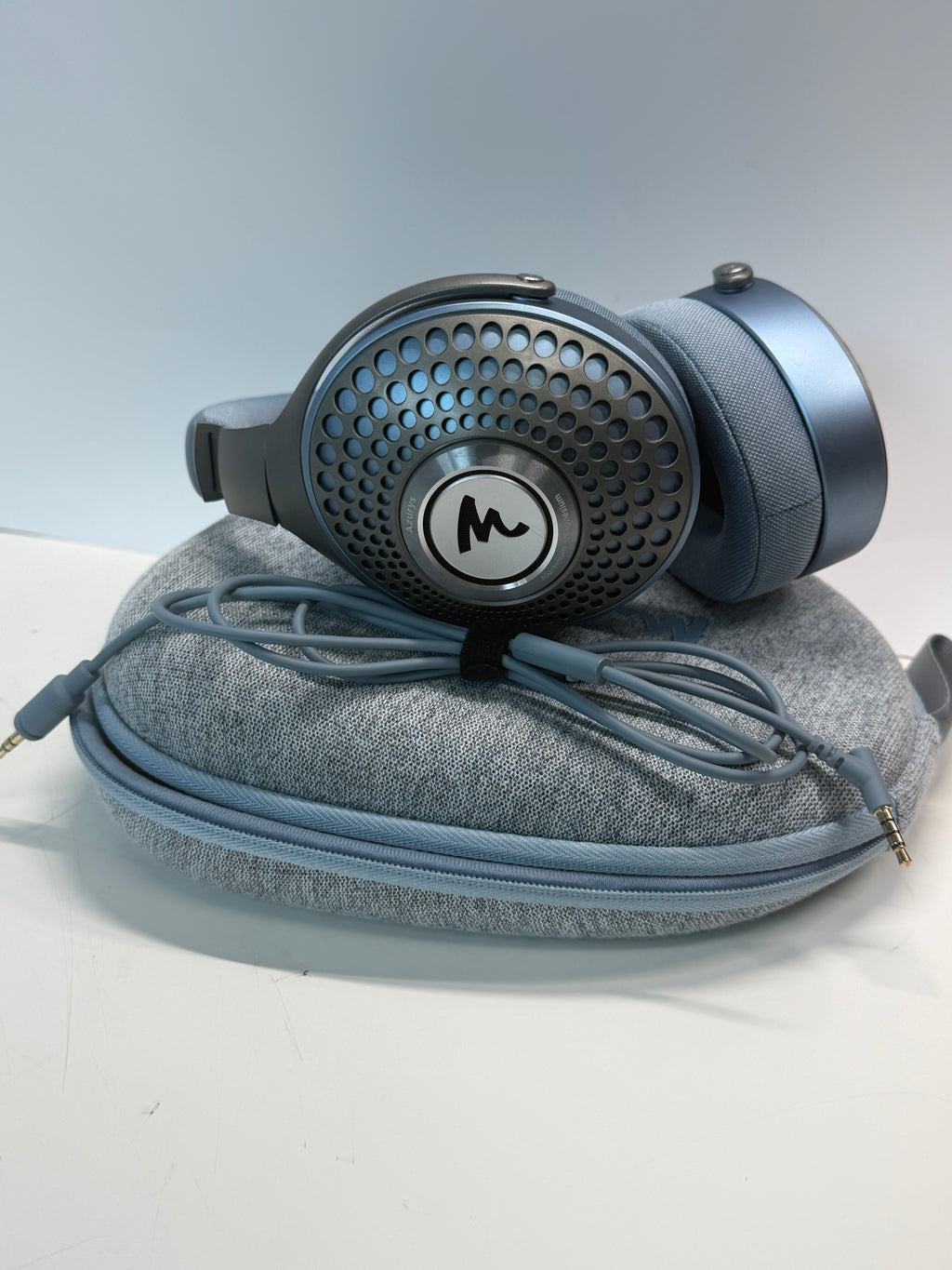 Focal Azurys closed-back headphones – photo 3 of 13