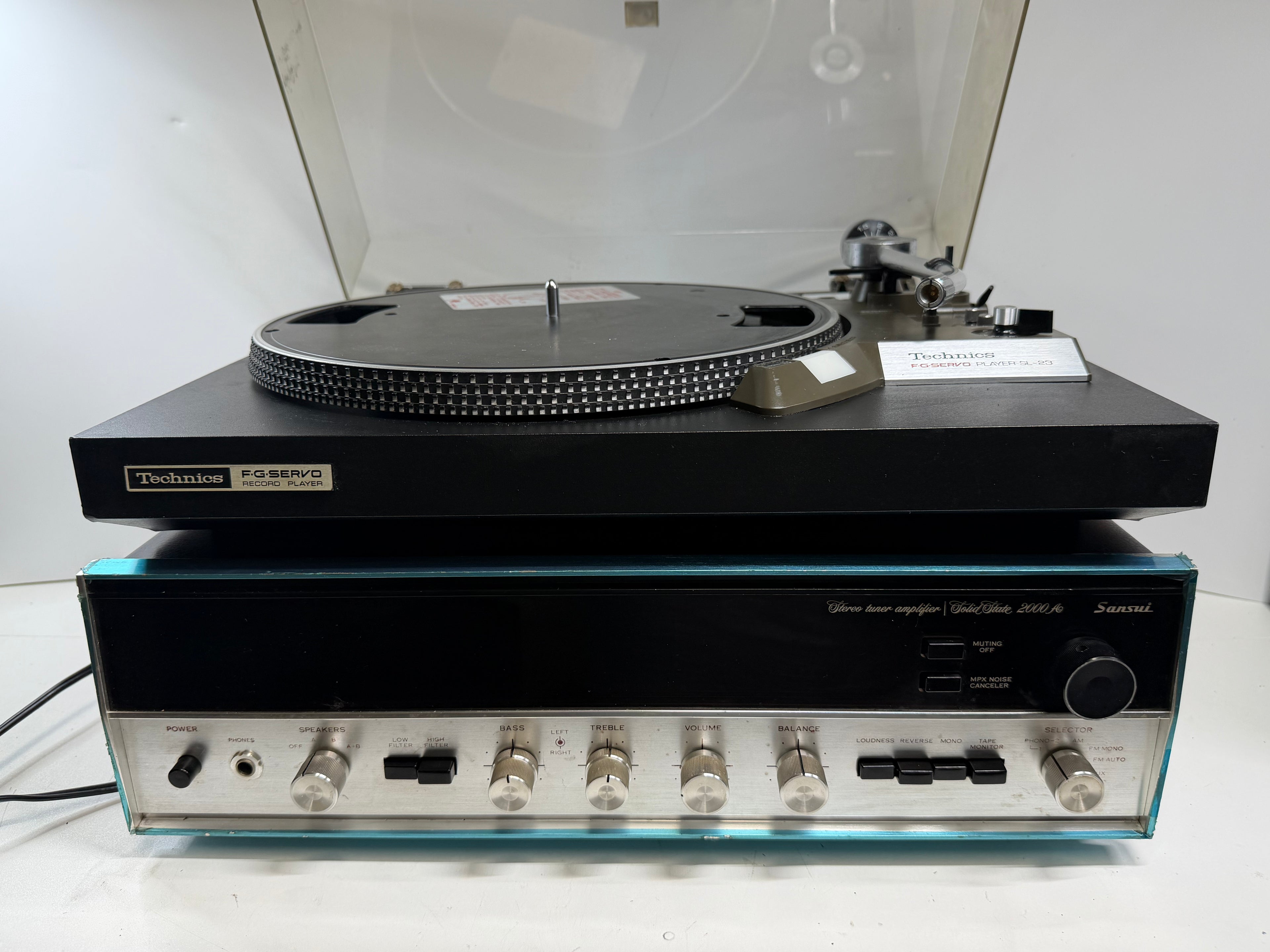 Sansui 2000A receiver and Technics SL-23 turntable system – photo 2 of 15