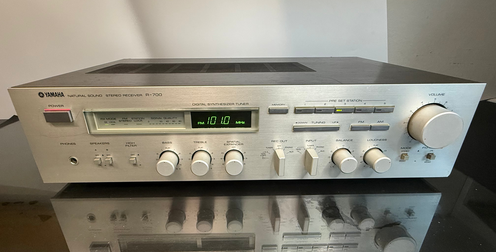 Yamaha R-700 vintage stereo receiver – photo 2 of 20