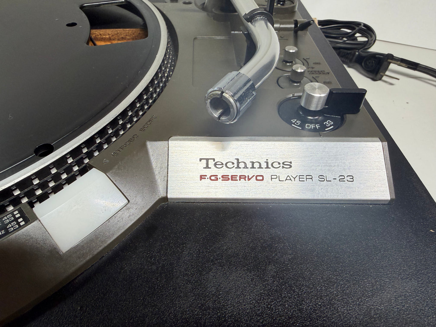 Technics SL-23 FG Servo Black Japanese Edition – Vintage Belt Drive Turntable
